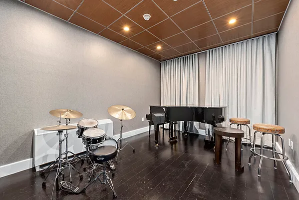 Sold by Compass | media 9