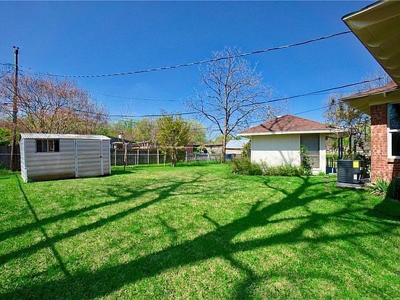 5th image of 9051 Leaside Dr