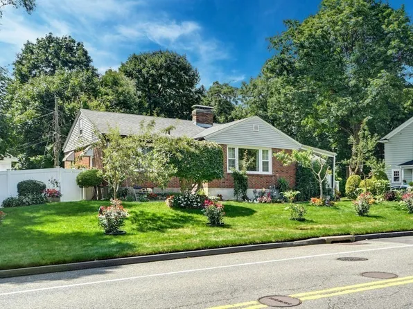 54 North Pkwy, Worcester, MA 01605