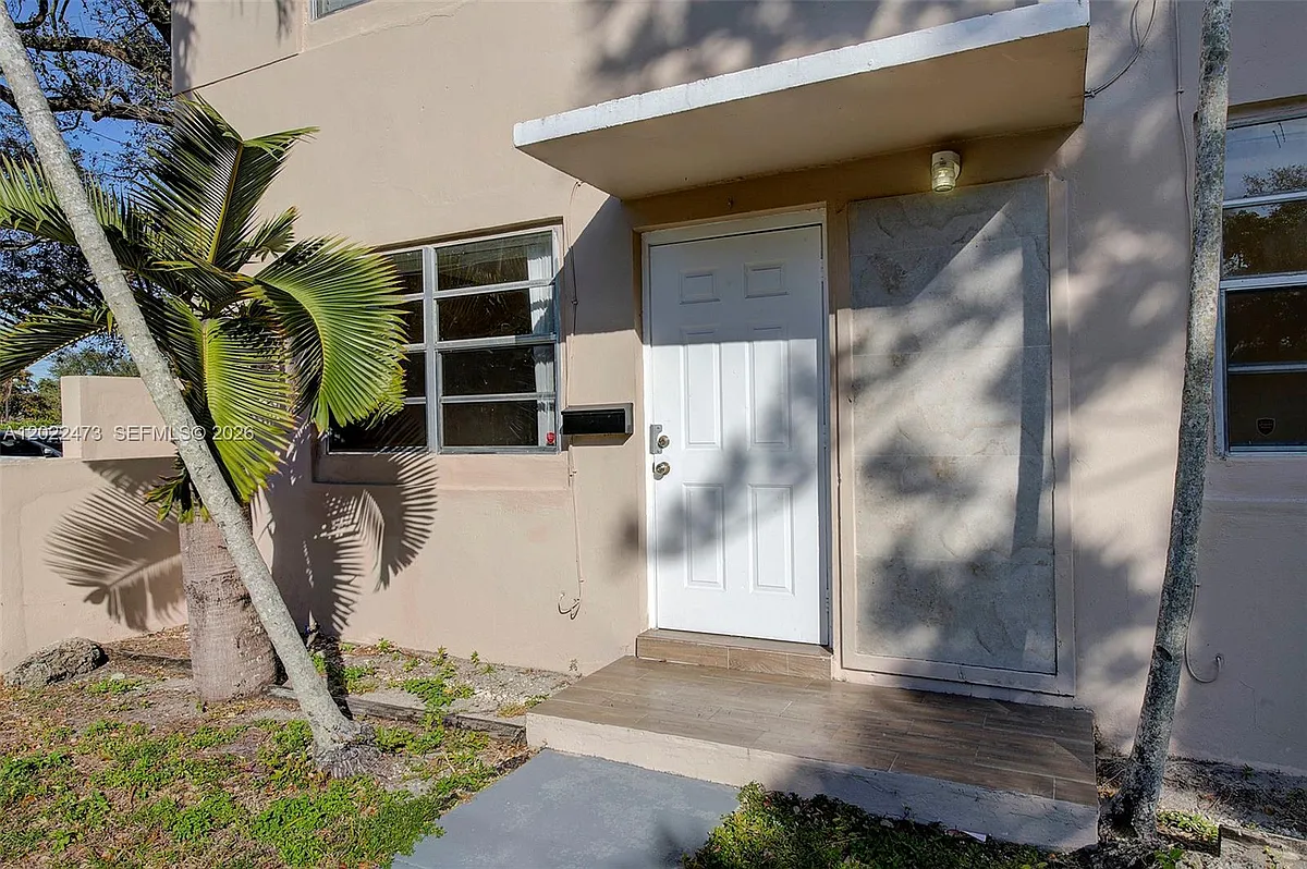 Building Photo - 12245 NE 9th Ave #1