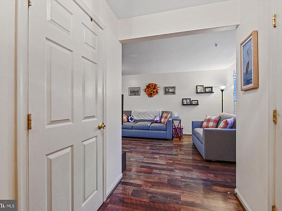 4th image of 701 Horse Chestnut Ct