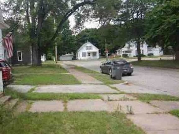 Exterior Neighborhood (street photo)