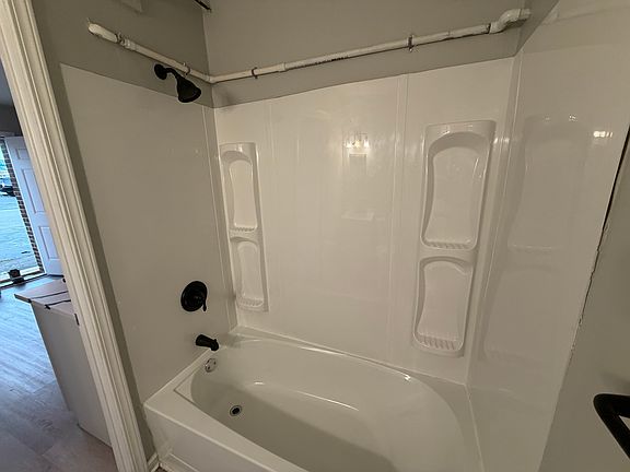 3rd image of 4308 E Main St #4