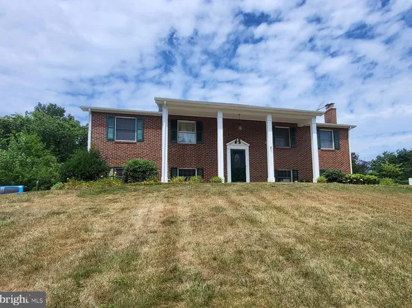 14 Sheffield Dr, Chambersburg, PA 17201