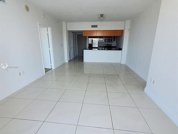 4th image of 1750 N Bayshore Dr APT 3904