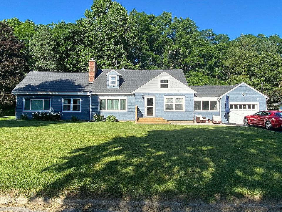 2nd image of 10 Hillcrest Dr