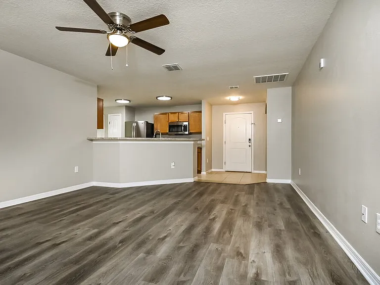 920 Wynnmere Walk Ave — Photo 3