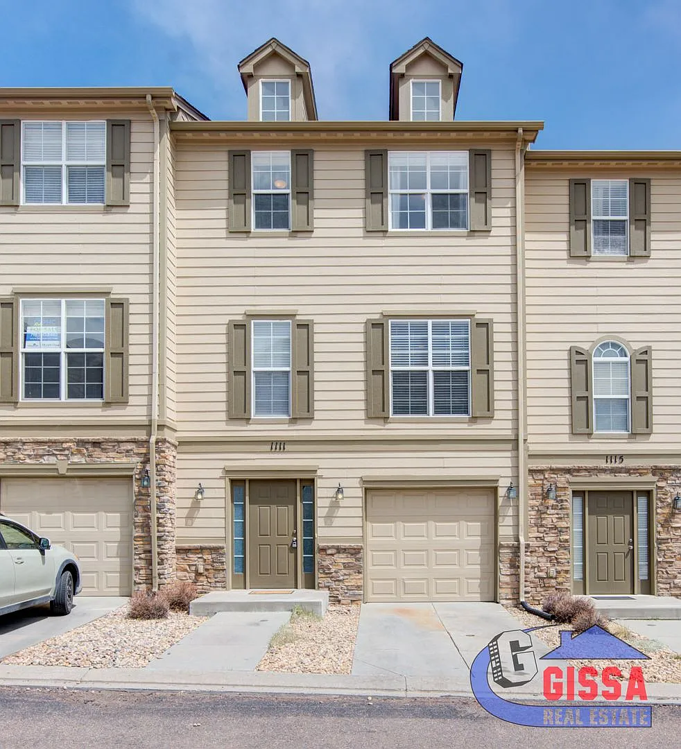 Beautiful townhome in Monument with 4 bedrooms - 3.5 bathrooms - 1 car garage! — Photo 2