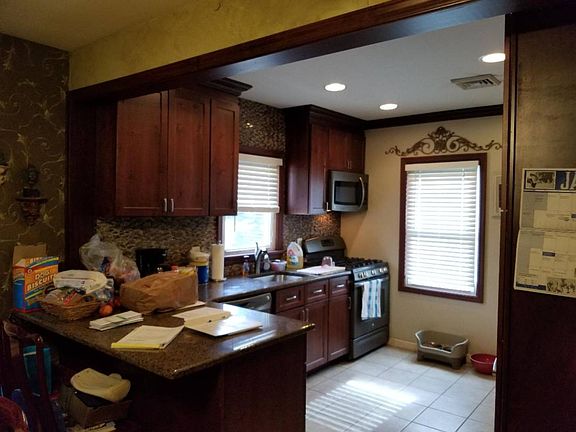 5th image of 18 Wells Ave