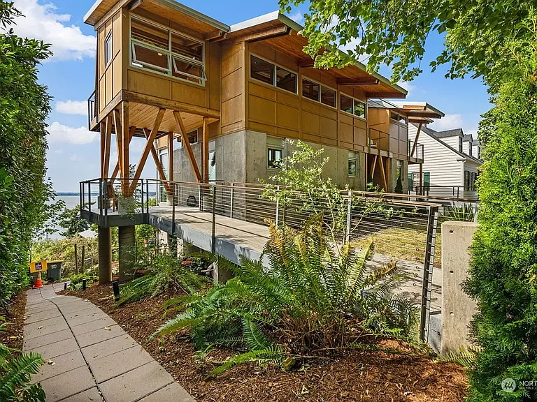 222 S Forest St — Photo 4