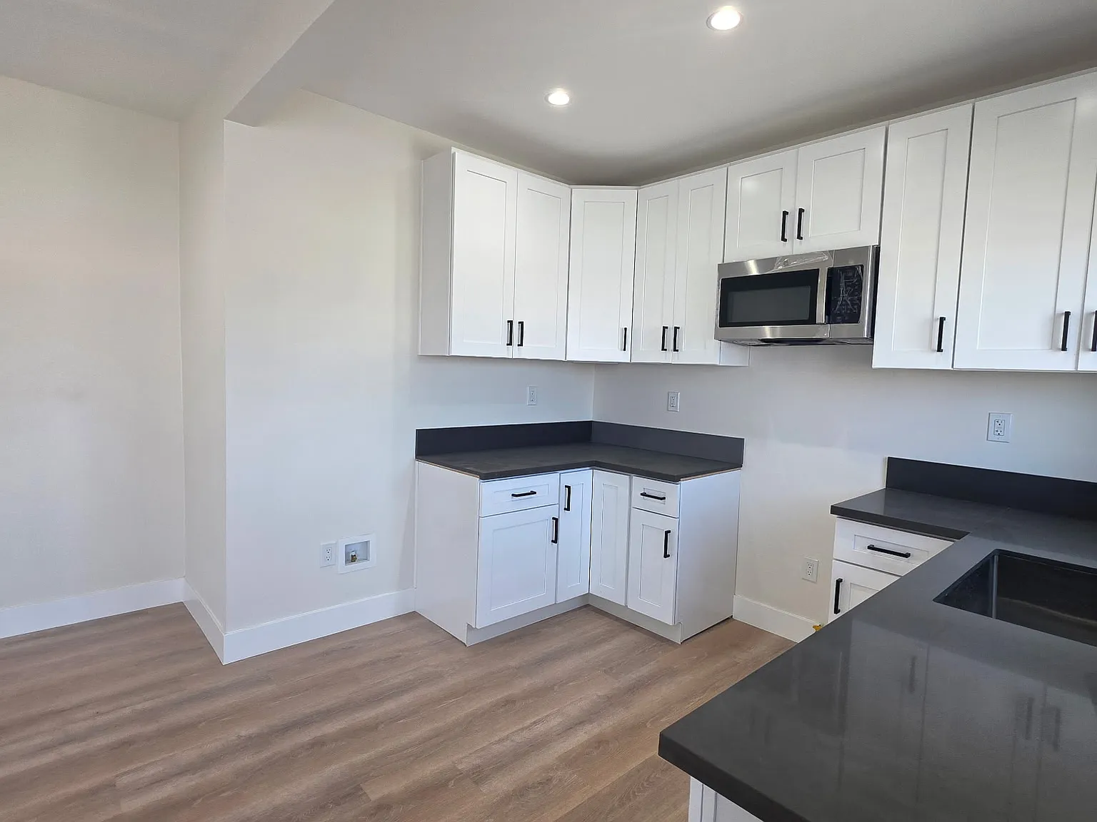 3 bed, 1500 sqft, $3,100 — Photo 2