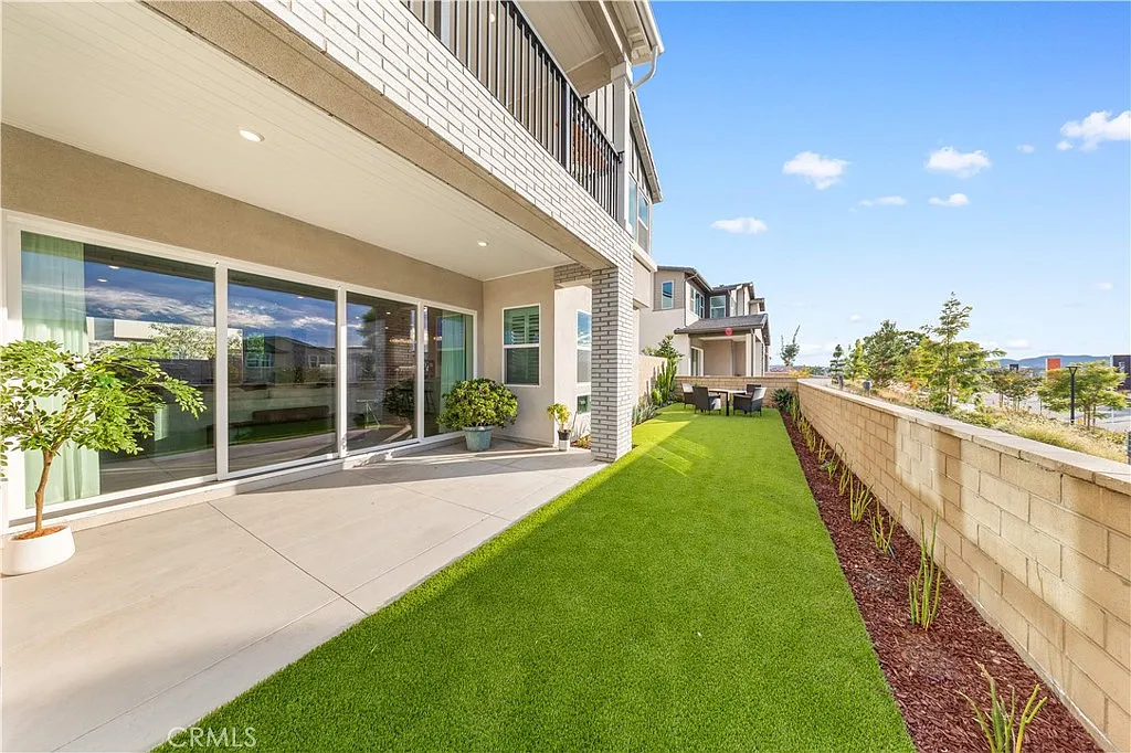 5 bed, 4.5 bath, 3838 sqft, $9,800 — Photo 2