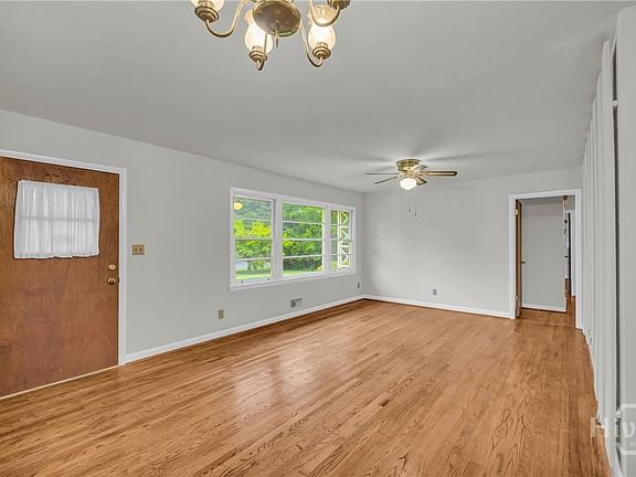 4th image of 411 College Circle