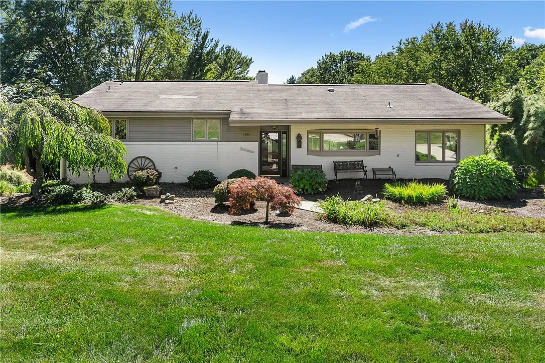 1604 Ashlawn Dr photo 1