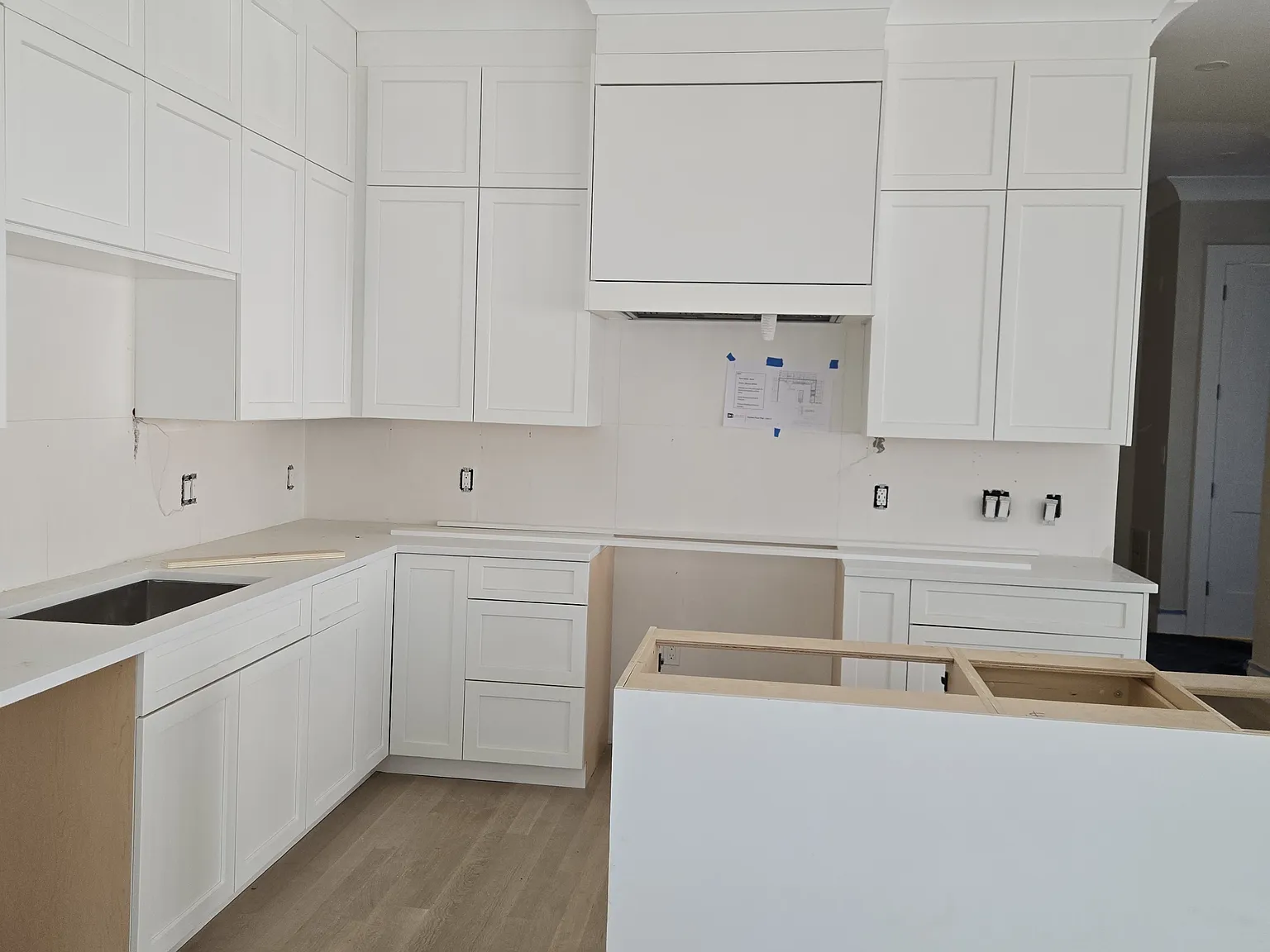 5 bed, 4.5 bath, 4000 sqft, $12,000 — Photo 2