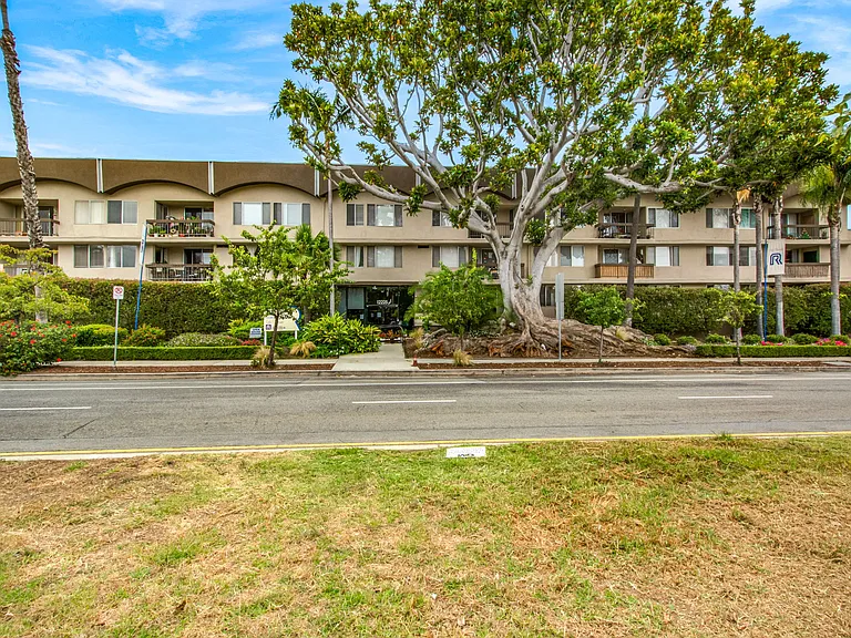 12221 San Vicente Blvd — Photo 50