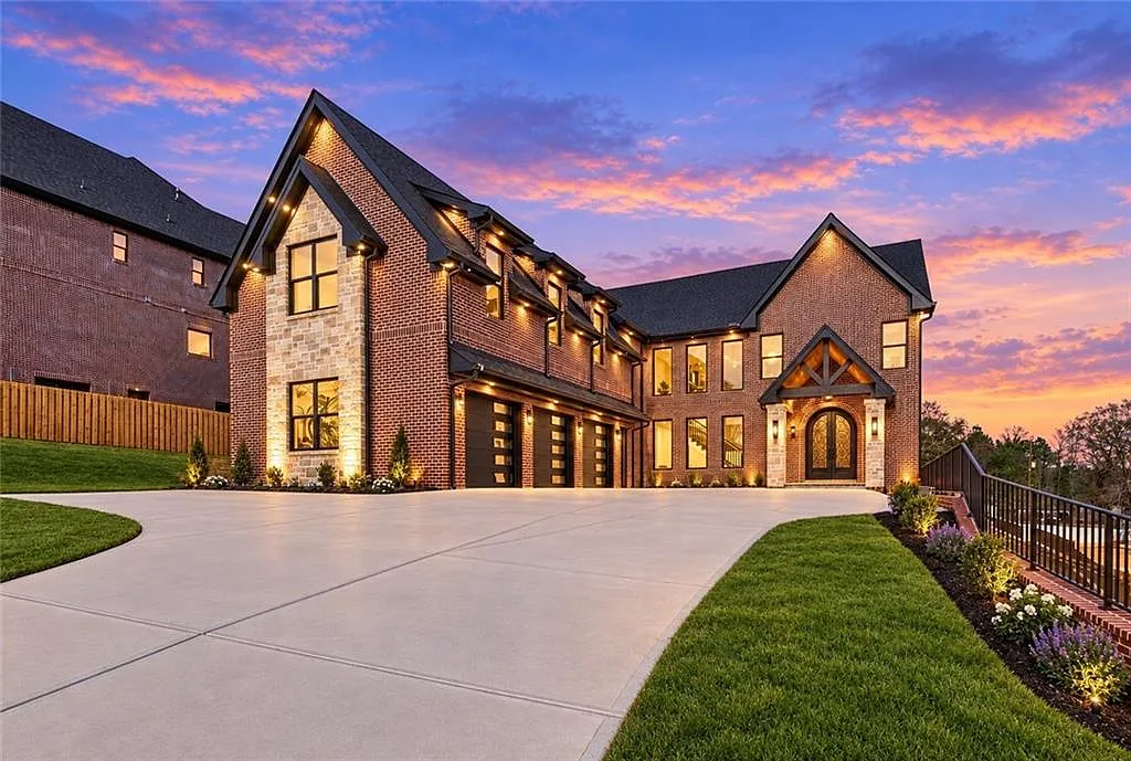 5 bed, 7.0 bath, 10273 sqft, $12,000 — Photo 1