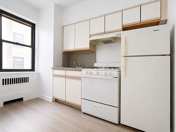 3rd image of 130 Bay Ridge Pkwy APT 5A