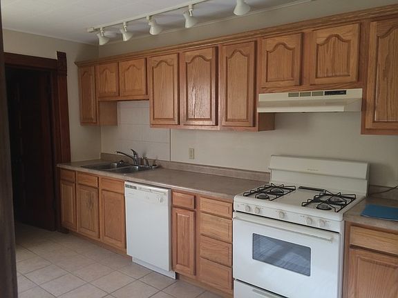 2nd image of 204 E Peru St APT C