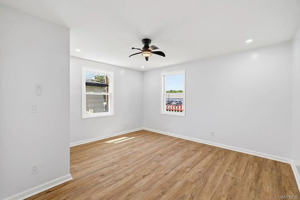 3 bed, 1100 sqft, $1,700 — Photo 4