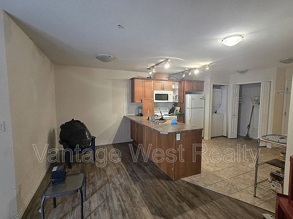 3rd image of 598 Sutherland Ave #103