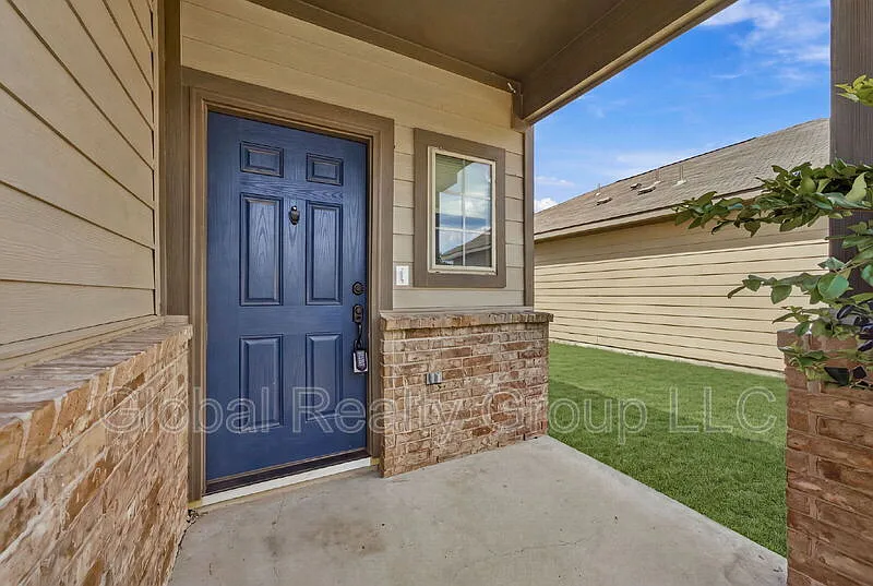 3 bed, 2.5 bath, 1844 sqft, $1,895 — Photo 3