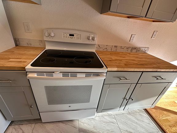 5th image of 26425 Pennsylvania Ave NE Unit A17