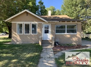 206 E 3rd St, Ainsworth, NE 69210