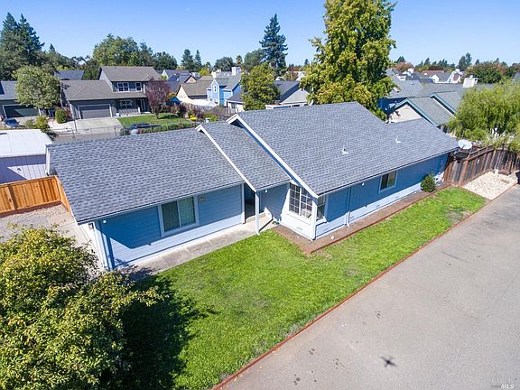 3rd image of 1621 Woodhue Avenue