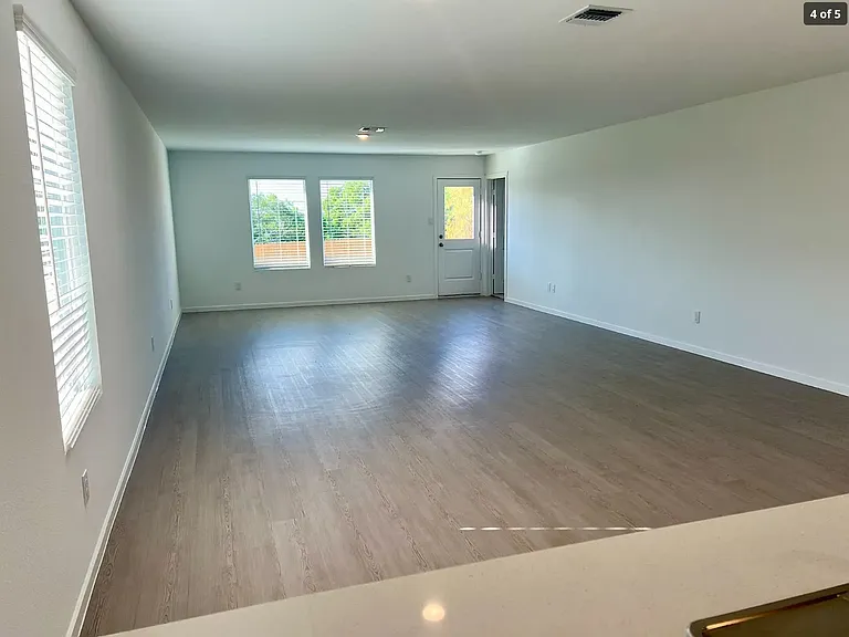 401 McNelly Ln — Photo 5