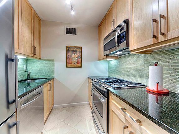 3rd image of 118 E 60th St APT 16-D