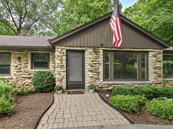 19050 West North AVENUE, Brookfield, WI 53045