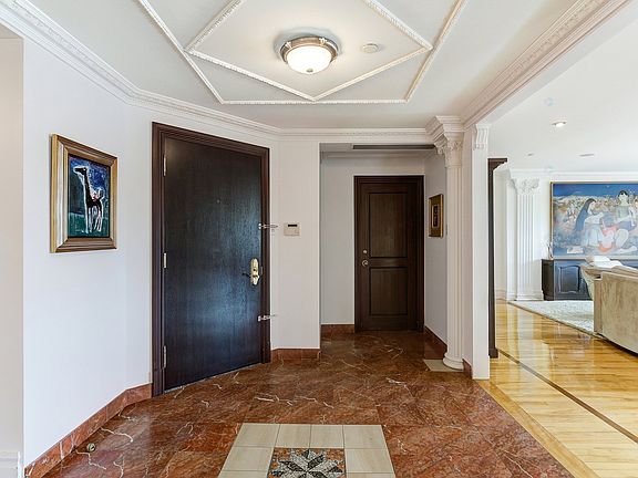 3rd image of 1425 Avenue Du Docteur Penfield #3A