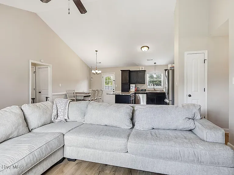 210 Brice Ct — Photo 8