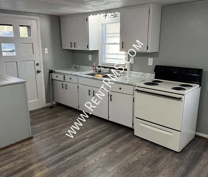 2332 SE Kentucky Ave — Photo 5