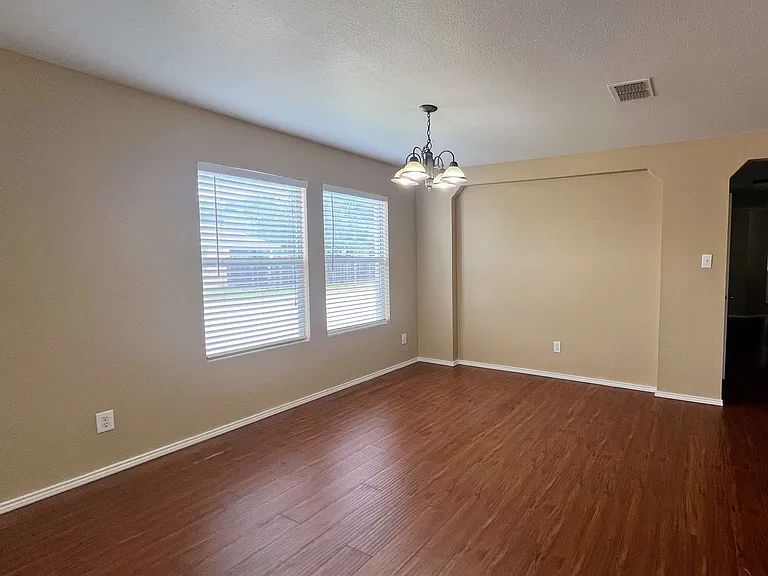 3803 Ponderosa Bnd — Photo 3