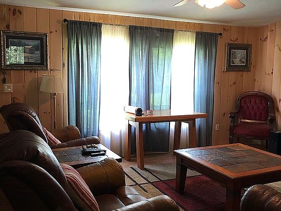 4th image of 10575 Underwood Ave