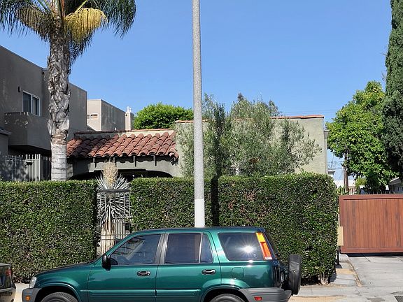 3rd image of 1150 N Sycamore Ave