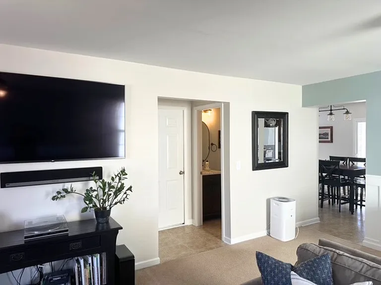 1026 Village Green Ln — Photo 5