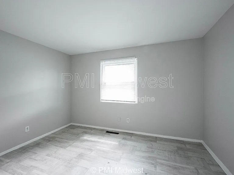 5820 Grandview Dr — Photo 12