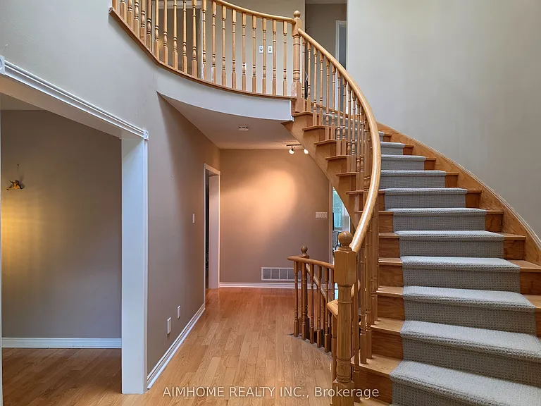 49 Holbrook Ct — Photo 4