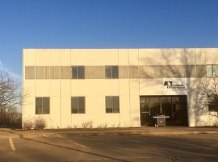 815 N Compton Dr, Hiawatha, IA 52233