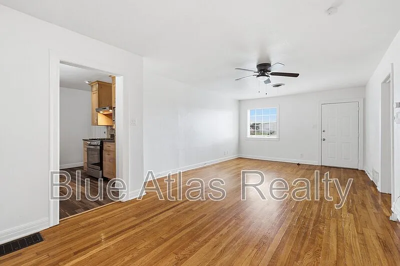 3 bed, 1.0 bath, 1344 sqft, $1,695 — Photo 4