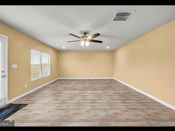 5th image of 205 Twin Lakes Dr