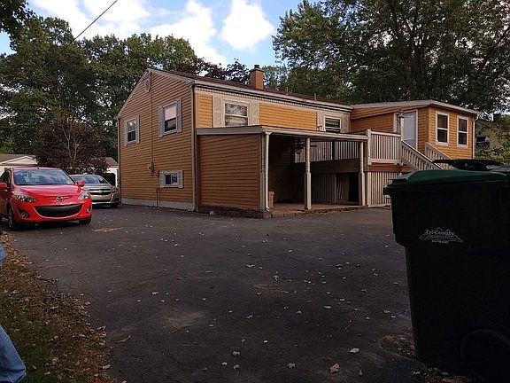 Covered patio and Sun-porch