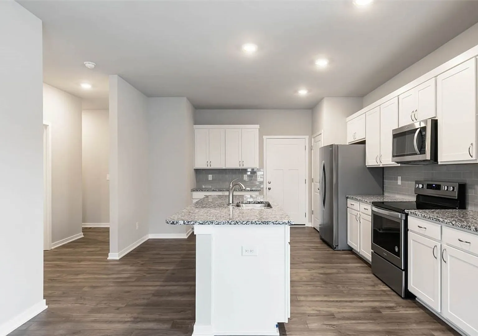 Modern 4-Bedroom Home in Prairie Trail | 2408 SW Plaza Parkway — Photo 3