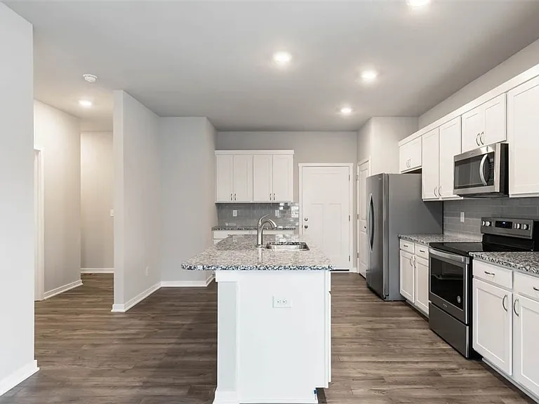 2408 SW Plaza Pkwy — Photo 3