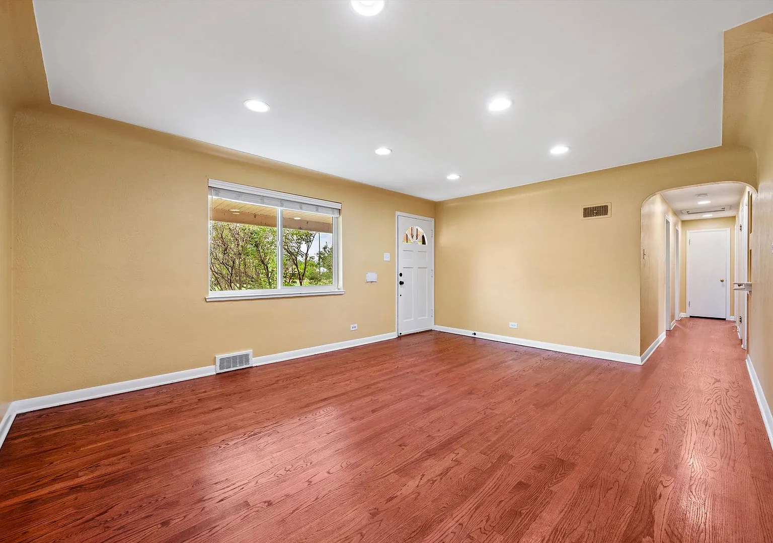 Spacious 4-Bedroom Park Hill Home with Finished Basement & 2-Car Garage — Photo 4
