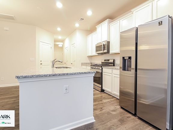 5th image of 10 Oak Rose Dr