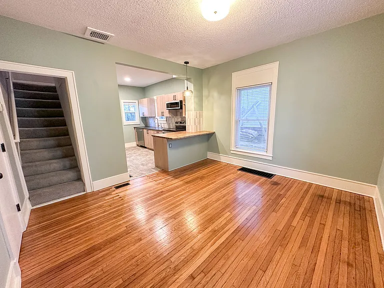 303 Page St NE — Photo 2